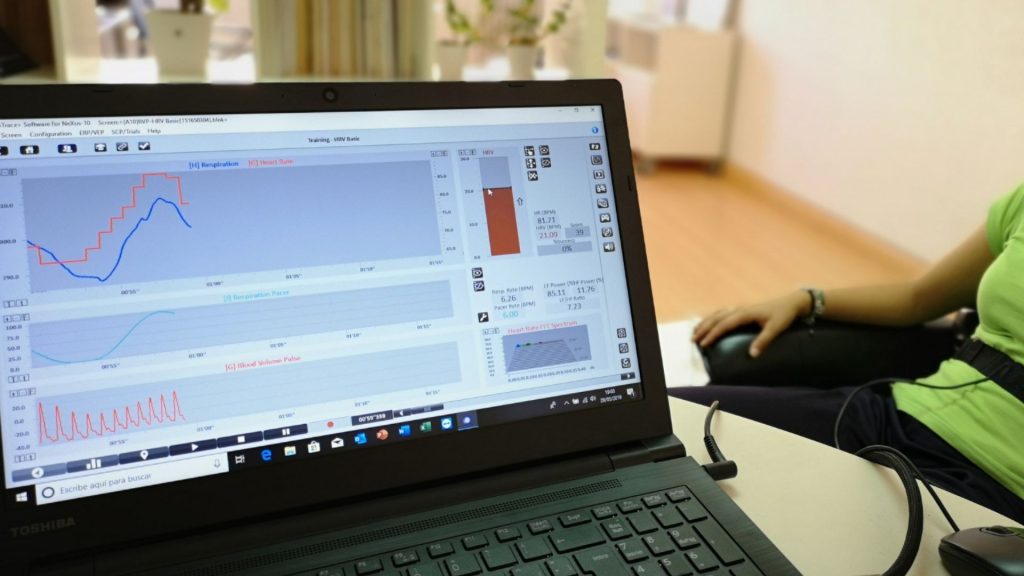 Monitorización de la variabilidad cardíaca y respuesta electrodérmica con biofeedback para reducir el absentismo laboral en Coco Training Madrid.